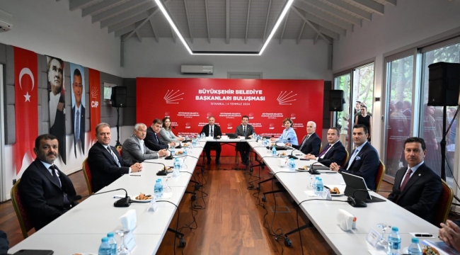 Ferdi Zeyrek CHP'li Büyükşehir Belediye Başkanları Toplantısına Katıldı